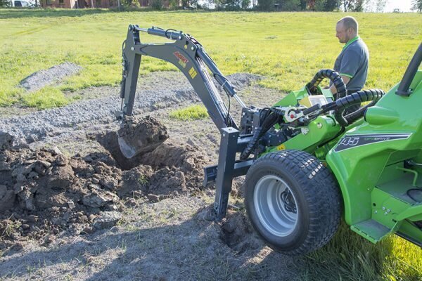 <b>avant_kauko_ohjattava_kaivuri_backhoe_with_remote_control_web_2-600x400</b>